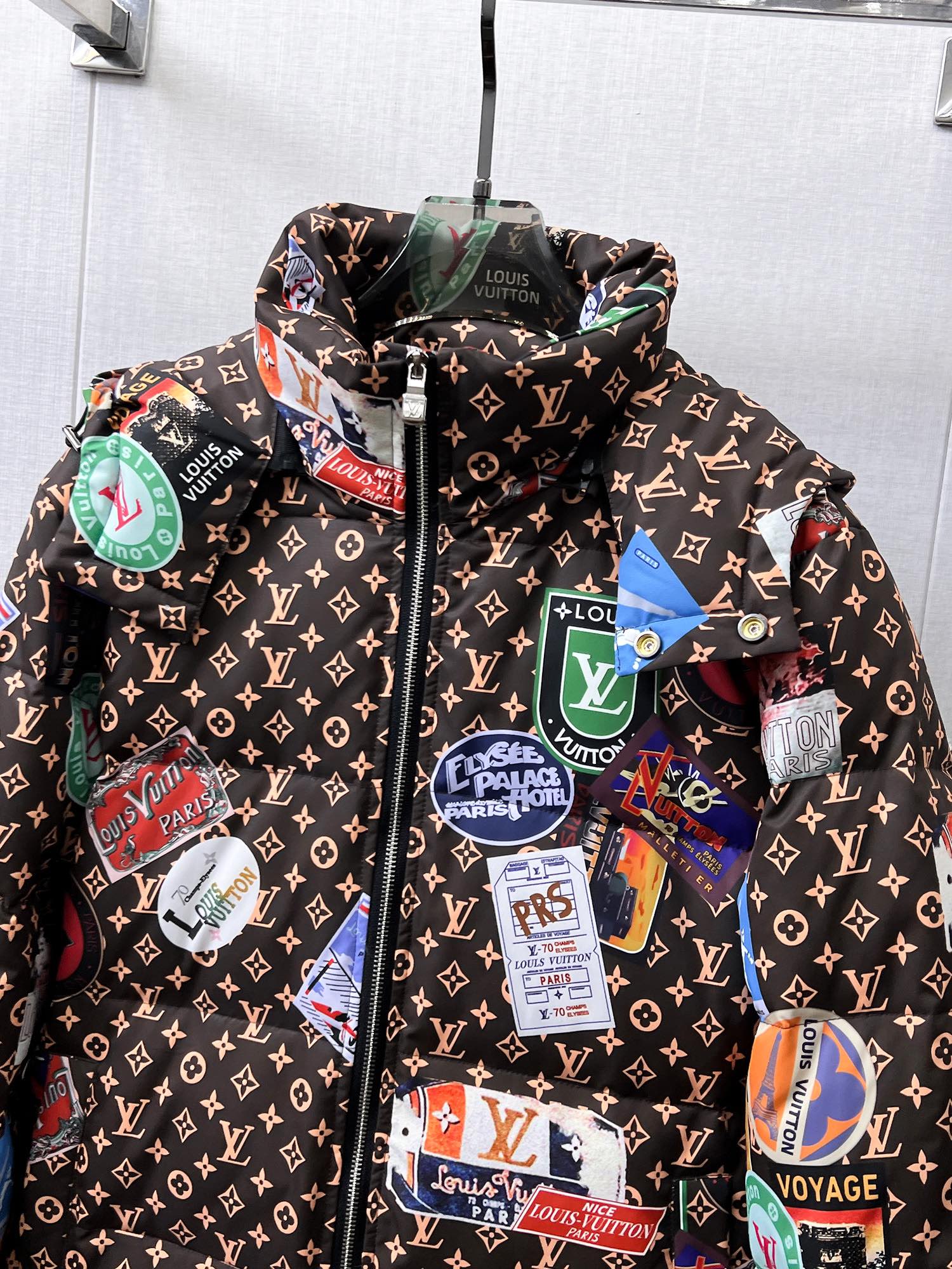 ルイ・ヴィトン「Louis Vuitton」‌冬用フード付きダウンジャケット 男女兼用