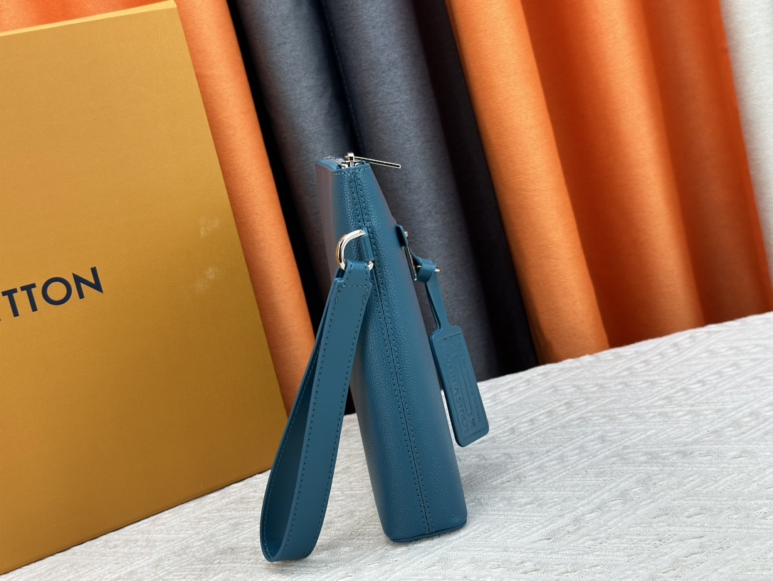 ルイ・ヴィトン「Louis Vuitton」エアログラム TAKEOFF ハンドポーチ