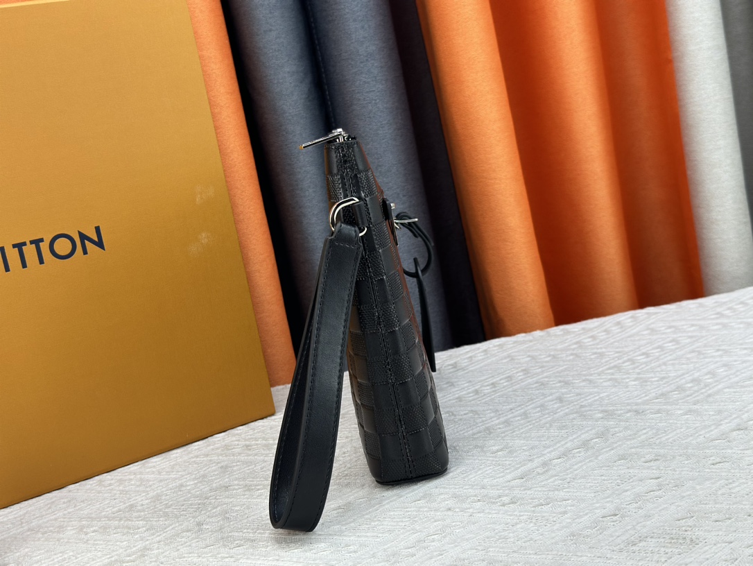 ルイ・ヴィトン「Louis Vuitton」エアログラム TAKEOFF ハンドポーチ