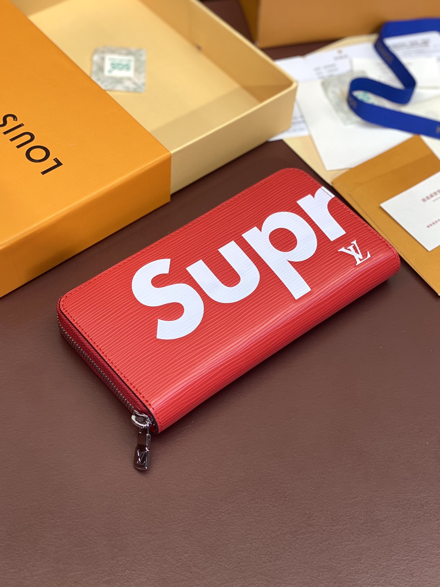 ルイ・ヴィトン「Louis Vuitton」LV x Supreme コラボ ジッピー･ウォレット