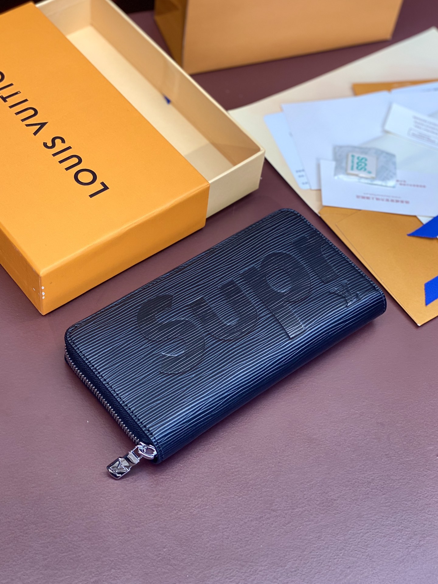 ルイ・ヴィトン「Louis Vuitton」LV x Supreme コラボ ジッピー･ウォレット