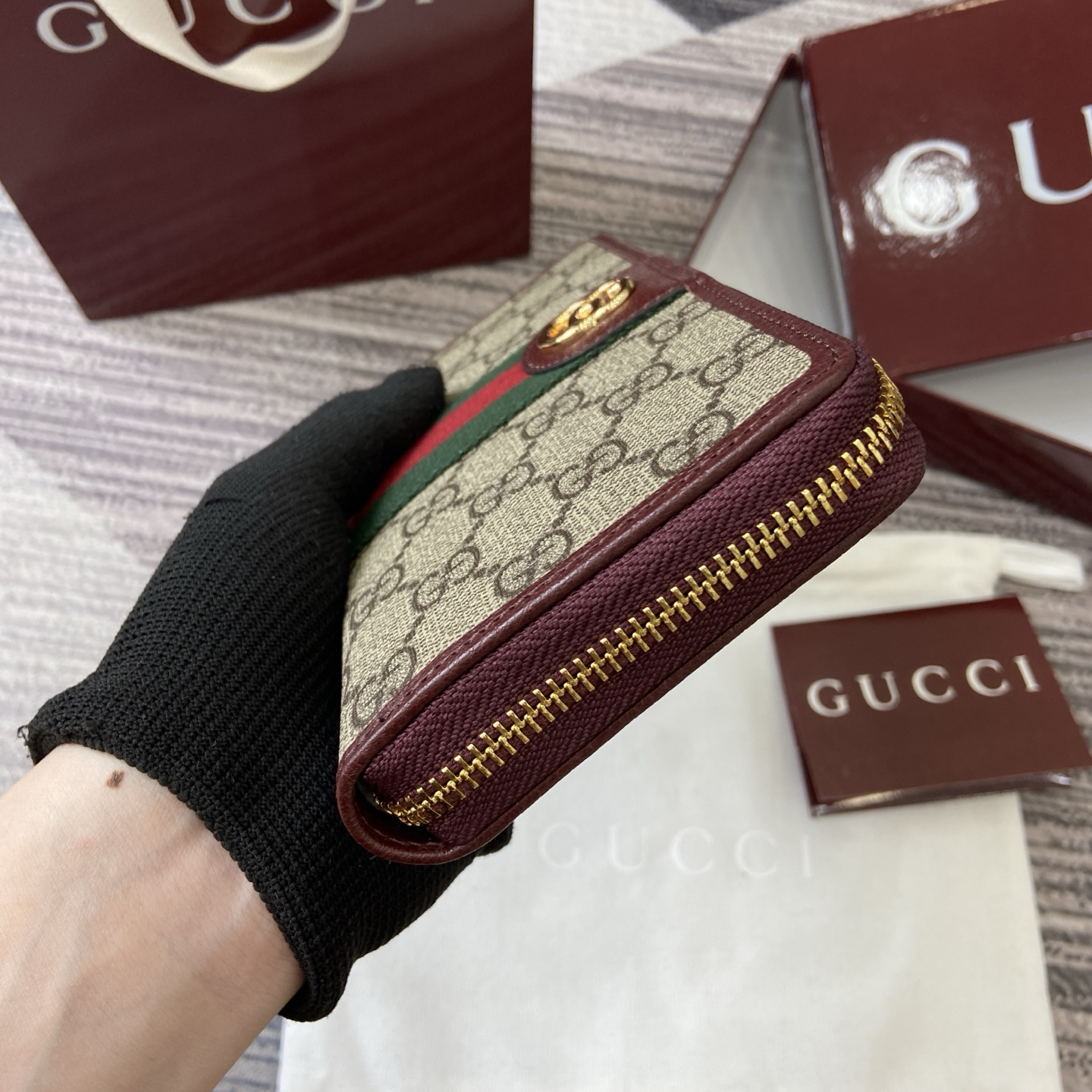 グッチ「Gucci」Ophidiaシリーズ ジッパーウォレット