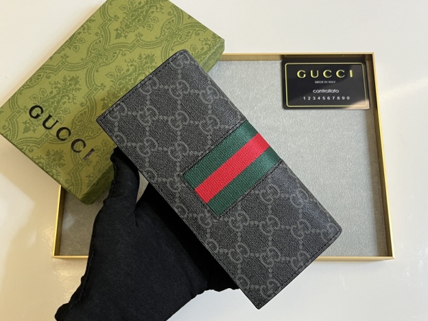 グッチ「Gucci」折りたたみロングウォレット