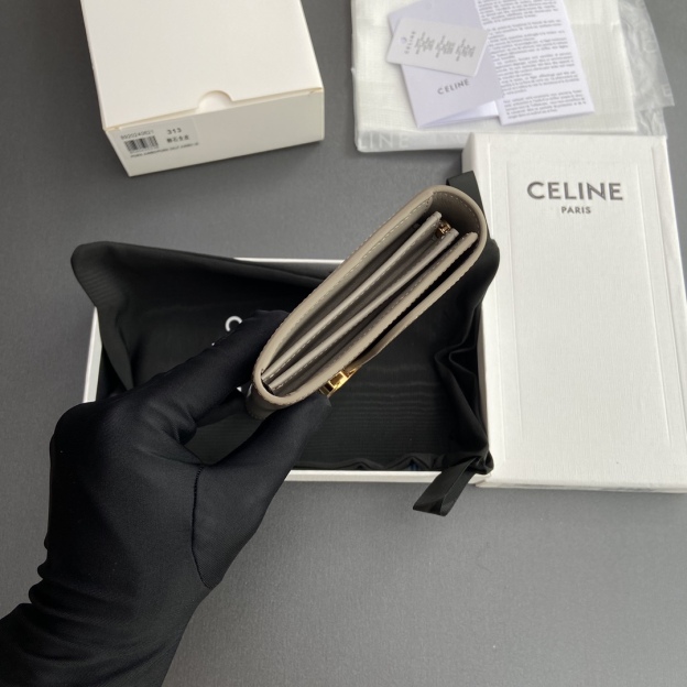 セリーヌ「Celine」TRIOMPHE光沢牛革財布