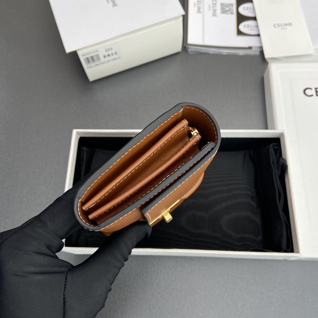 セリーヌ「Celine」TRIOMPHE16 光沢牛革財布