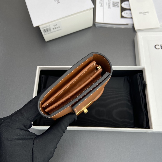 セリーヌ「Celine」TRIOMPHE16 光沢牛革財布