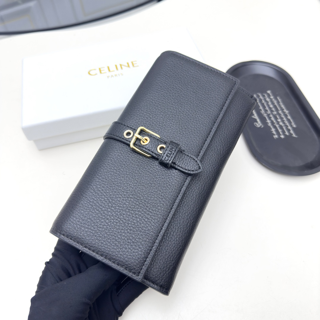 セリーヌ「Celine」TRIOMPHE CUIR ラージジップウォレット