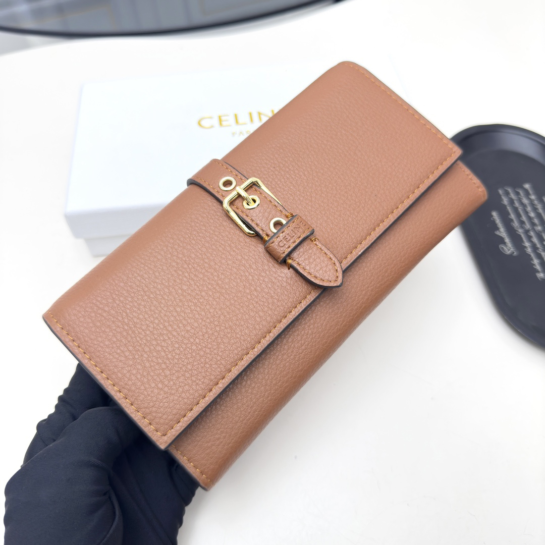 セリーヌ「Celine」TRIOMPHE CUIR ラージジップウォレット