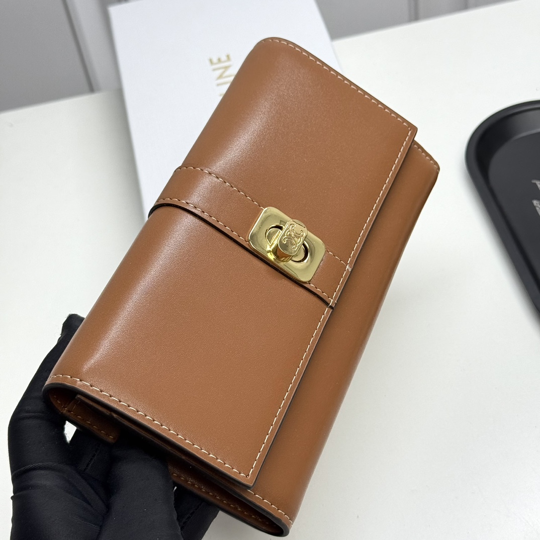 セリーヌ「Celine」ラージジップウォレット