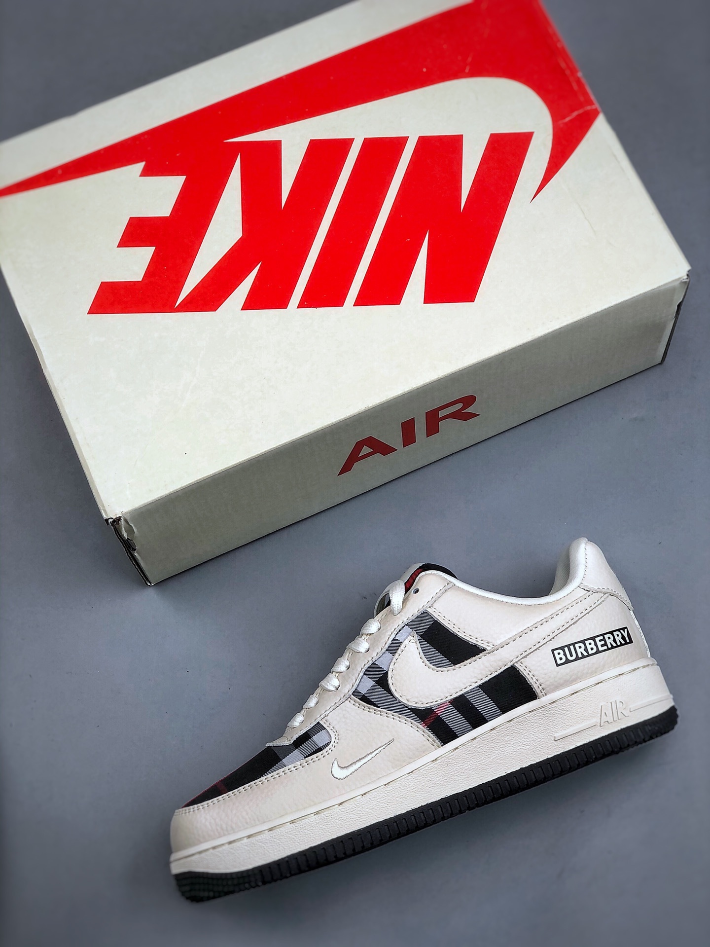 「コラボモデル」Burberry x Nike米黒コラボレーションモデル ローグループスニーカー