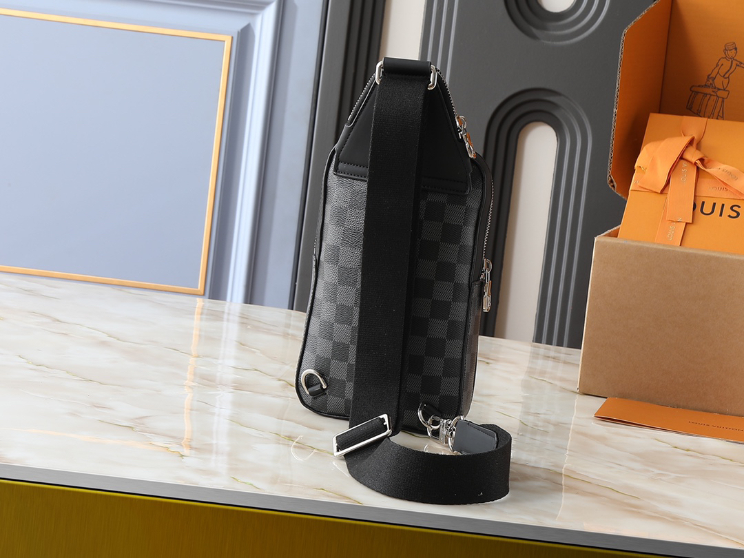 ルイ・ヴィトン「Louis Vuitton」Avenue スモールクラッチバッグ