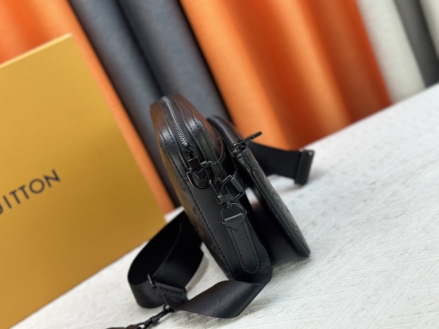 ルイ・ヴィトン「Louis Vuitton」新作 Trio メッセンジャーバッグ