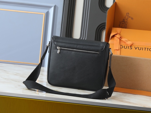 ルイ・ヴィトン「Louis Vuitton」ディストリクト スモールメッセンジャーバッグ