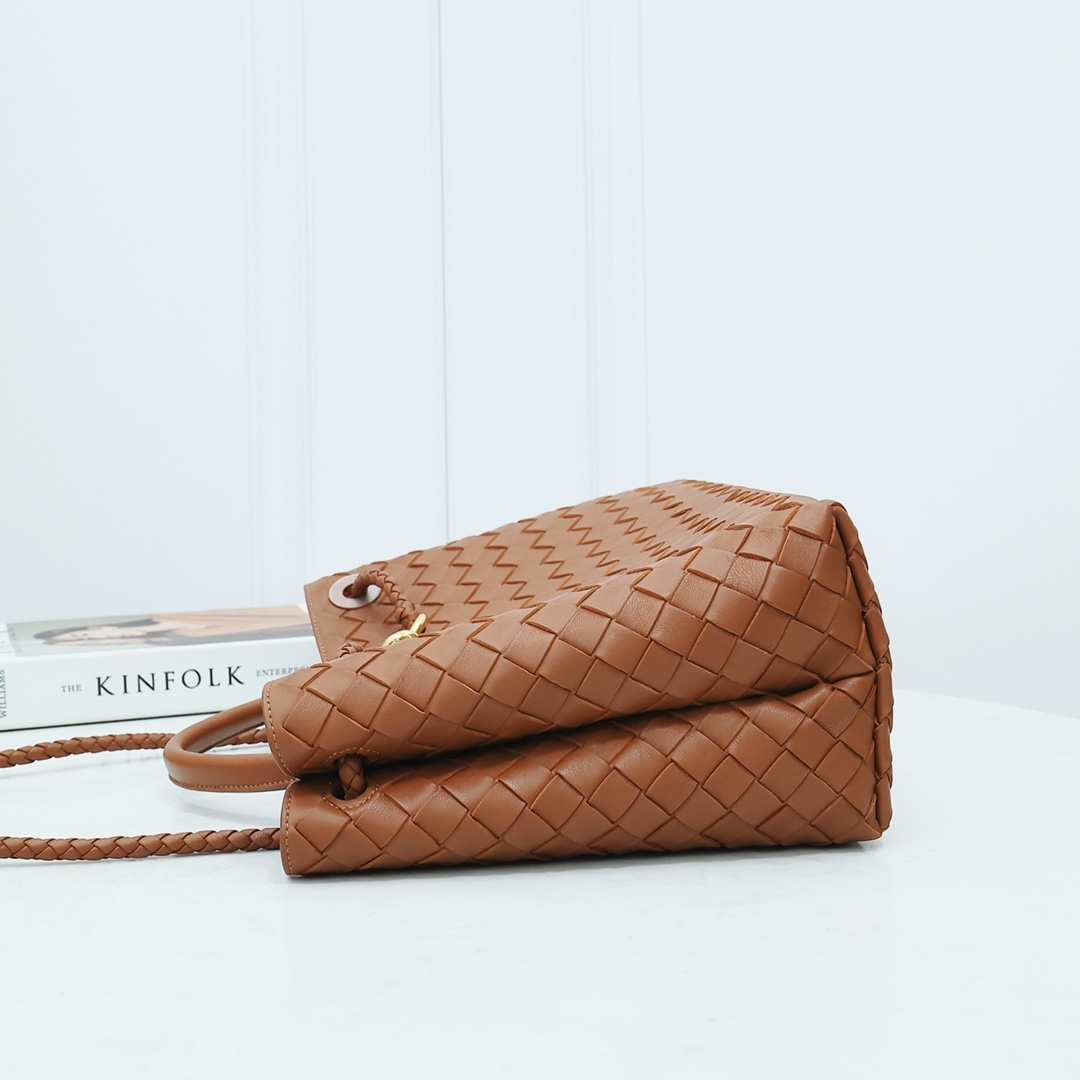 ボッテガ・ヴェネタ「Bottega Veneta」Andiamo バッグ