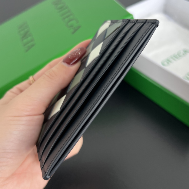 ボッテガ・ヴェネタ「Bottega Veneta」スリムカードケース