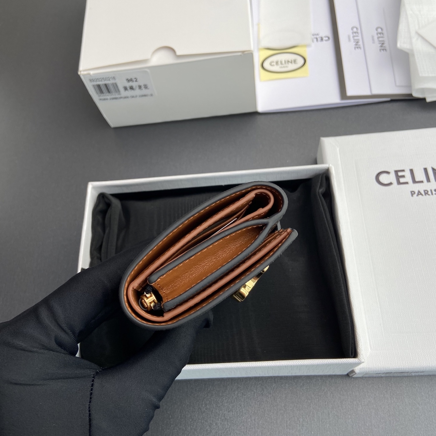 セリーヌ「Celine」TRIOMPHE レザーモノグラム ショートウォレット