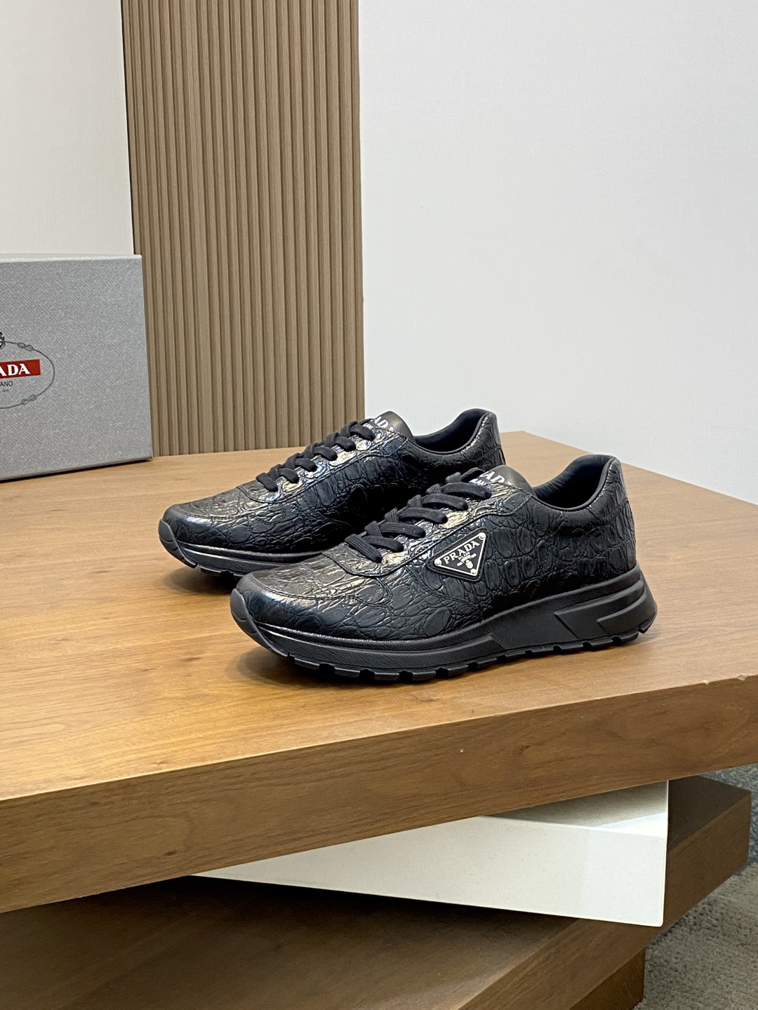 プラダ「Prada」メンズ スポーツ スニーカー