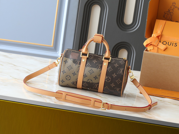 ルイ・ヴィトン キーポル･バンドリエール 25