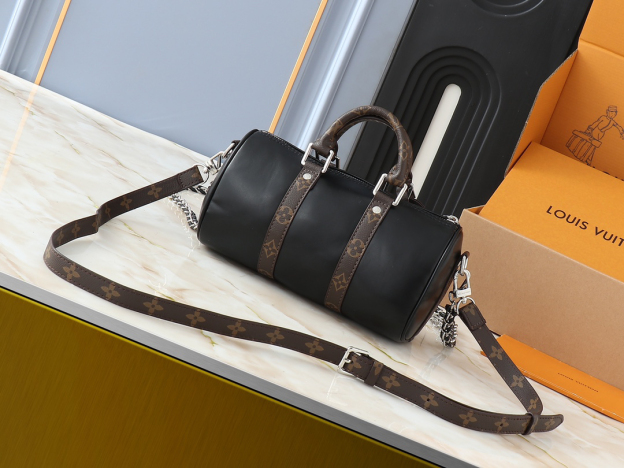 ルイ・ヴィトン キーポル･バンドリエール 25