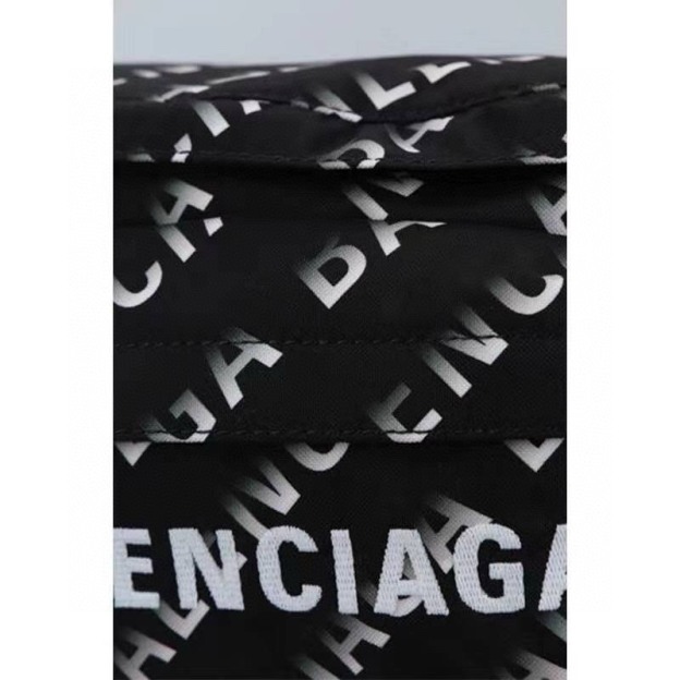 バレンシアガ「Balenciaga」CELINE TRIOMPHE バーチャルグラフィティ ウエストバッグ