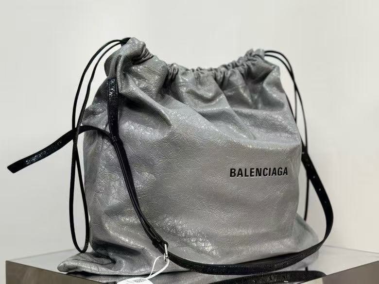バレンシアガ「Balenciaga」SHOPPER DUSTBAG レザートラッシュポーチ
