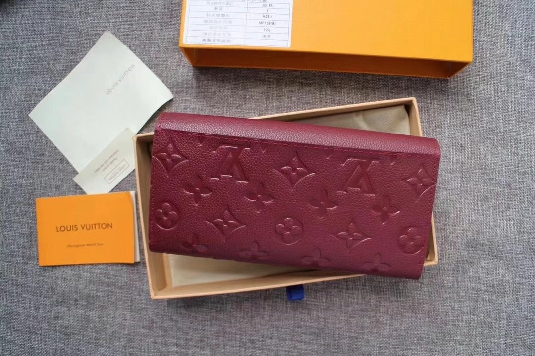 ルイ・ヴィトン ポルトフォイユ･サラ「封筒型･エンボスレザー」