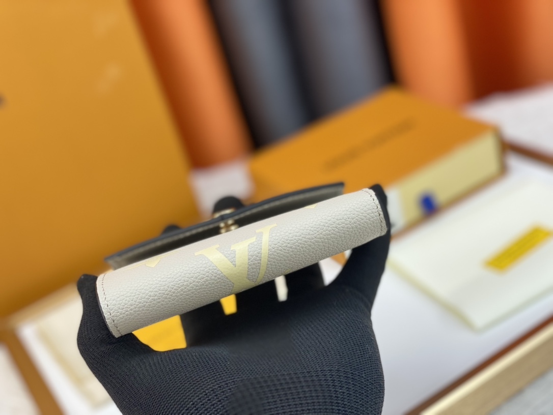 ルイ・ヴィトン ポルトフォイユ･ヴィクトリーヌ ウォレット