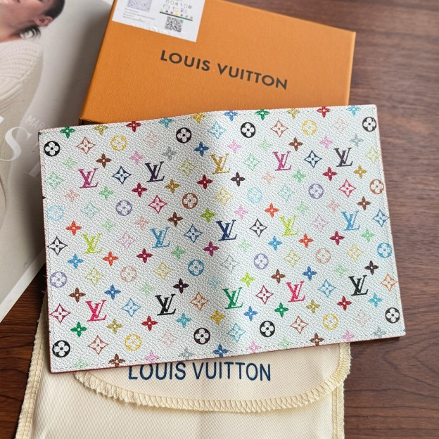 ルイ・ヴィトン「LV x TM」パスポートカバー クーヴェルテュール･パスポール