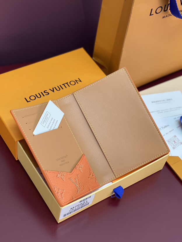 ルイ・ヴィトン パスポートカバー クーヴェルテュール･パスポール