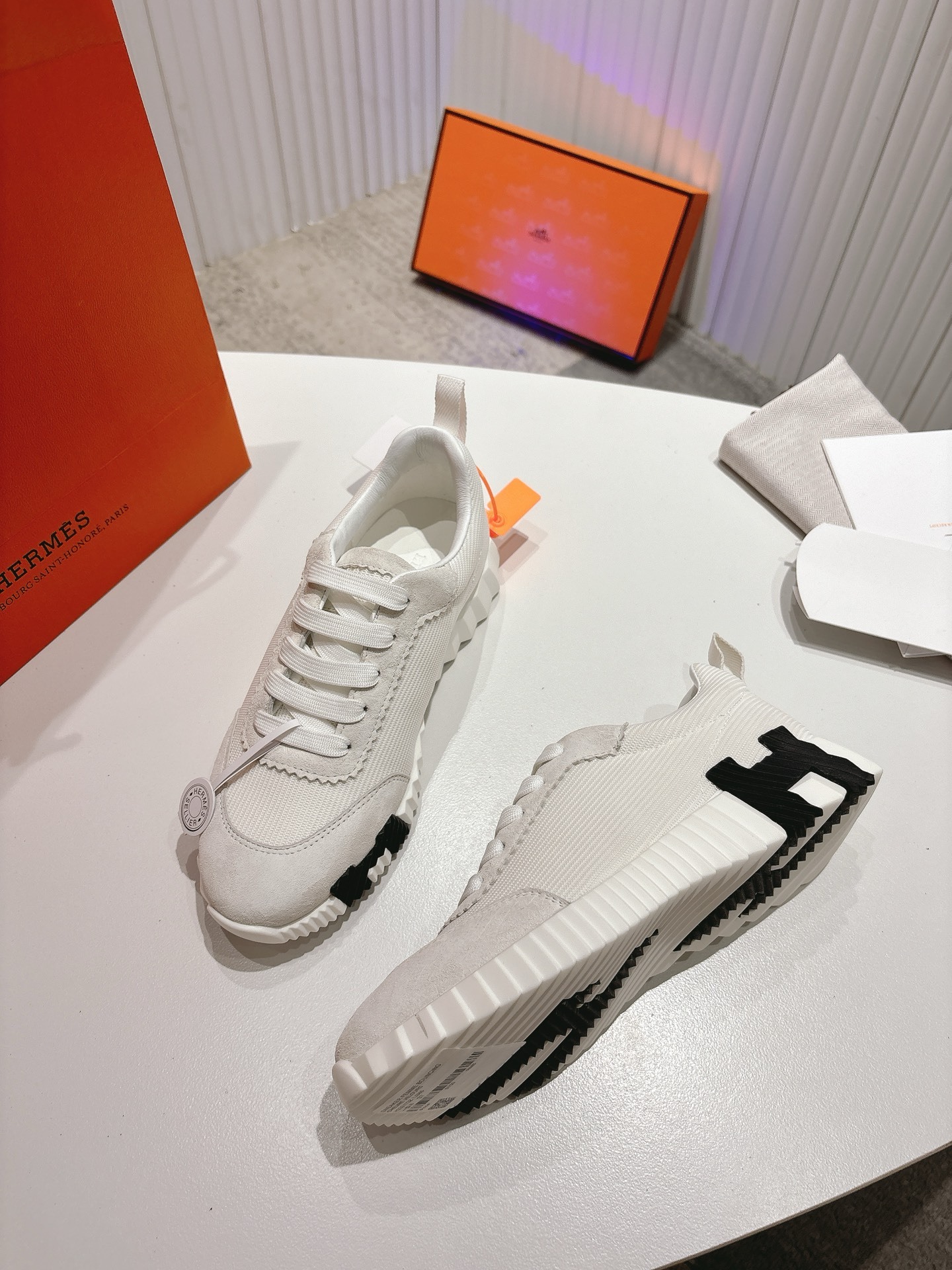 エルメス［Hermès］【カップルに大人気】 おしゃれなペアスニーカー 男女兼用