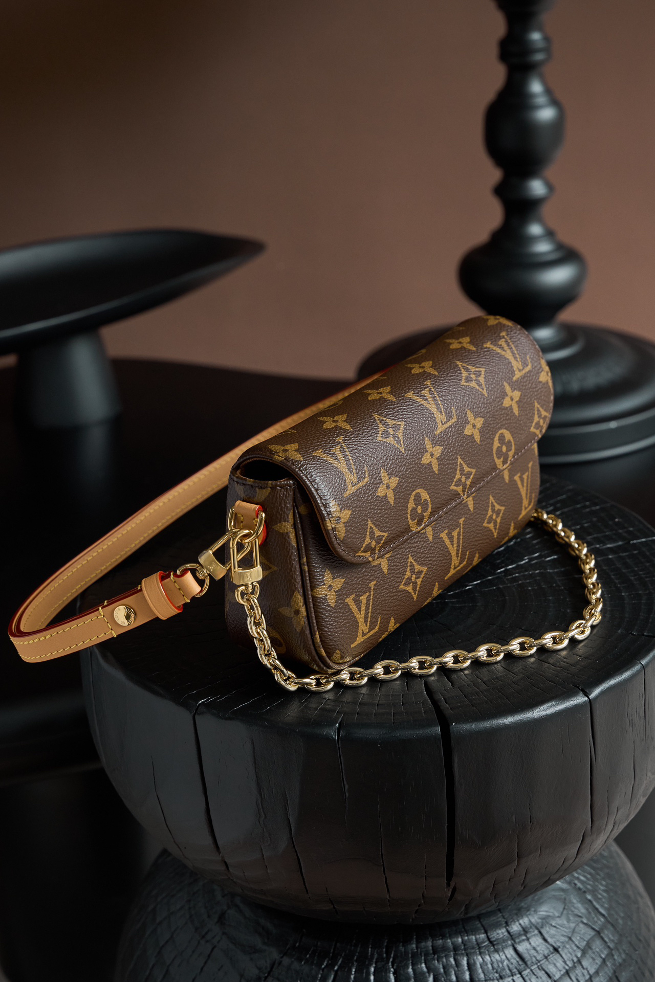 ルイ・ヴィトン「Louis Vuitton」ウォレット・オン・チェーン アイビー モノグラム ポシェット