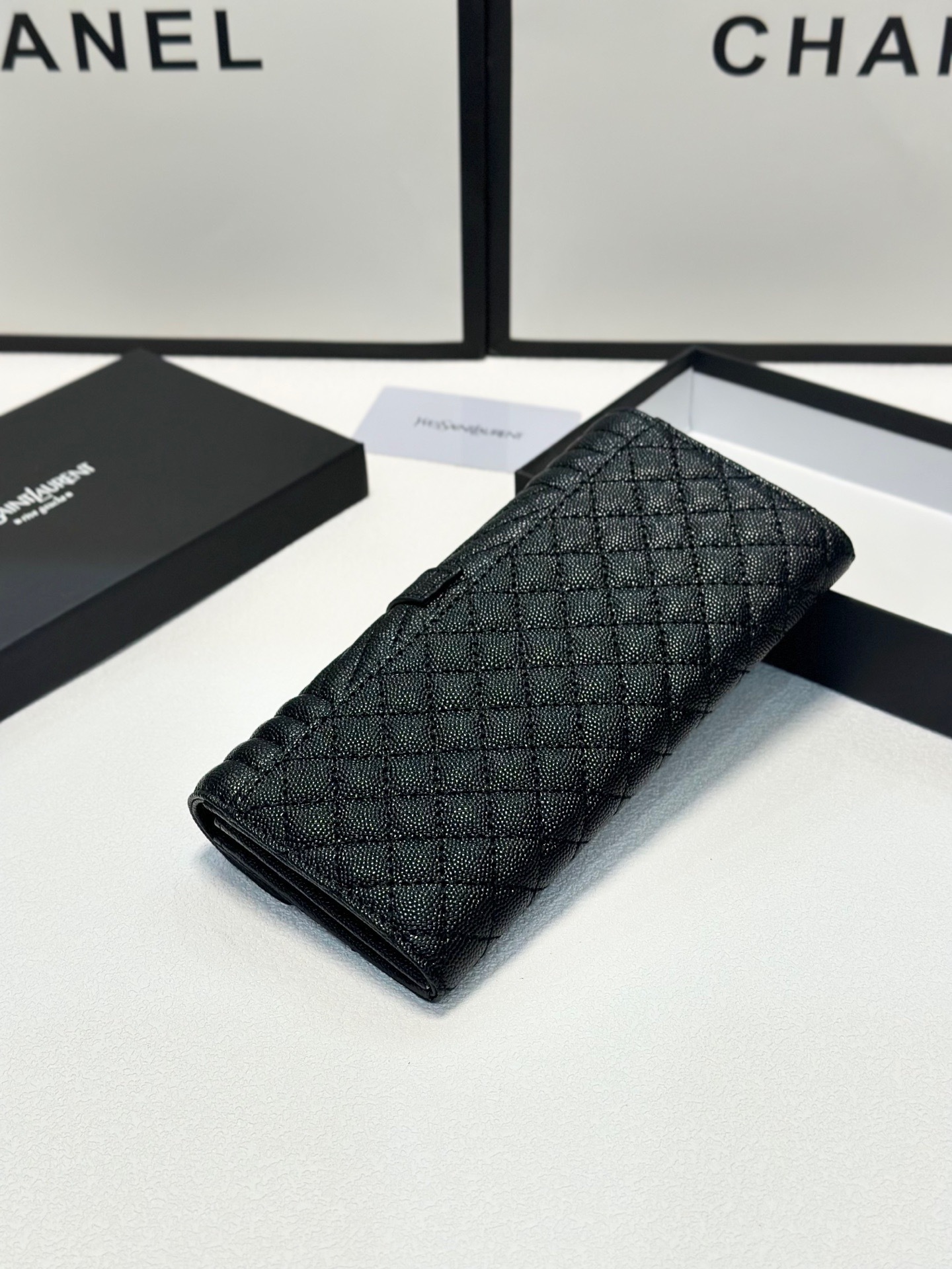 サンローラン「Saint Laurent」キャビアエンベロープフラップバッグ