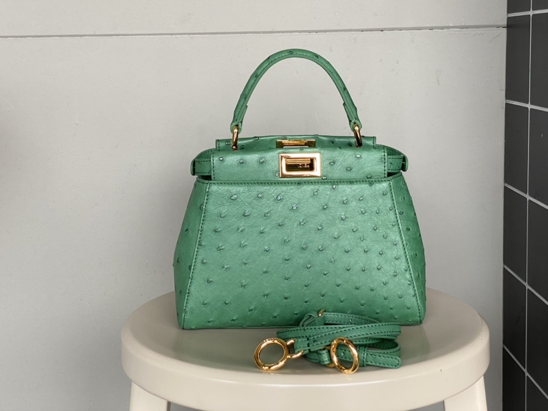 フェンディ「Fendi」Peekaboo Iconic Fit ハンドバッグ