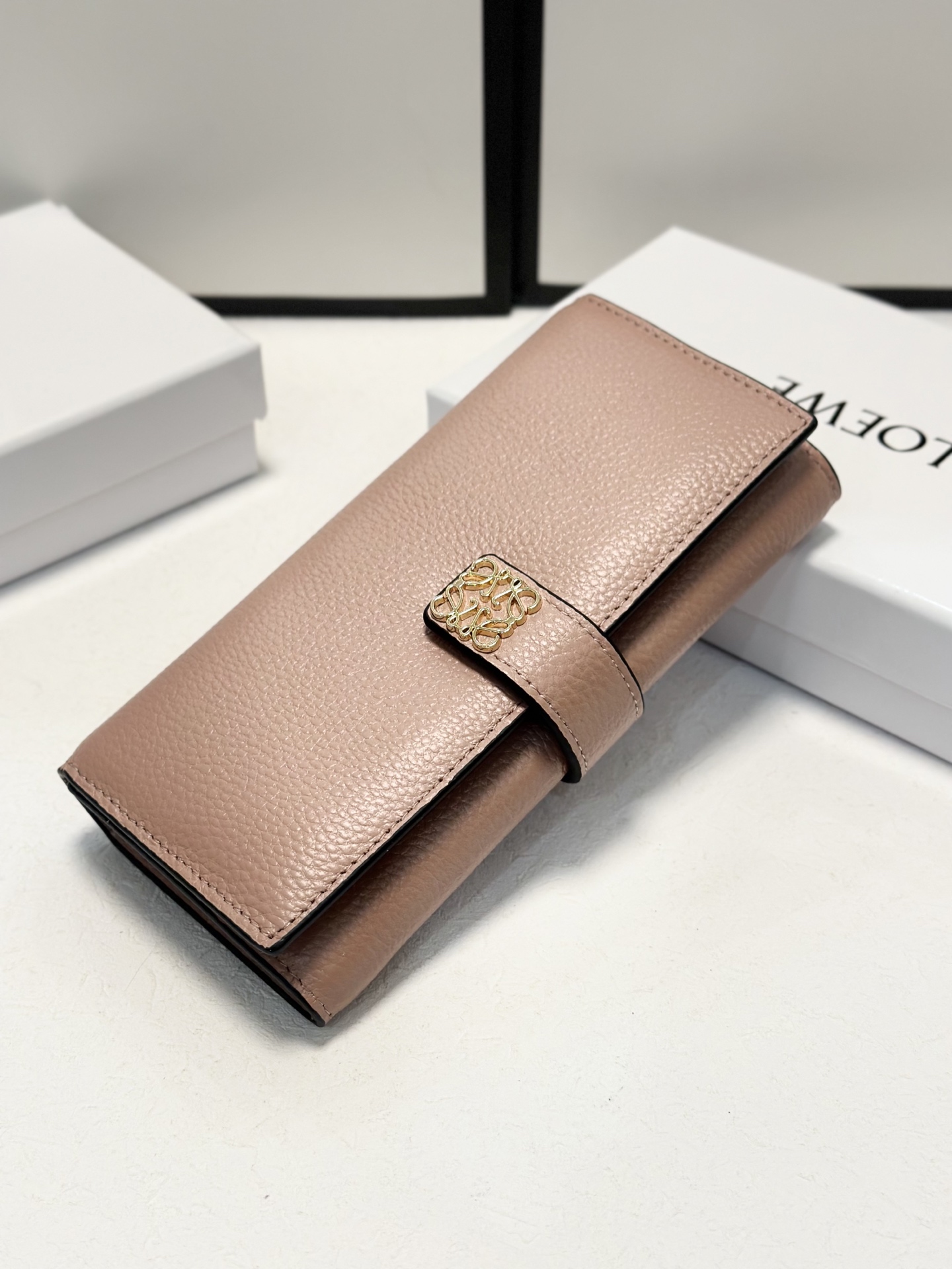 ロエベ「LOEWE」アナグラム コンティネンタル ウォレット（ペブルグレインカーフ）