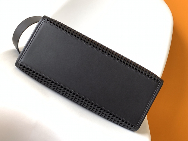 フェンディ「Fendi」Sunshine Shoer パンチングレザー トートバッグ