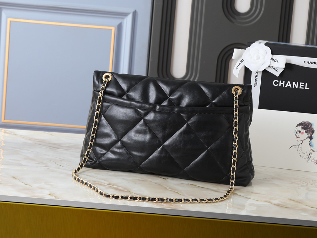 シャネル マキシ ハンドバッグ「Maxi Flap Bag」