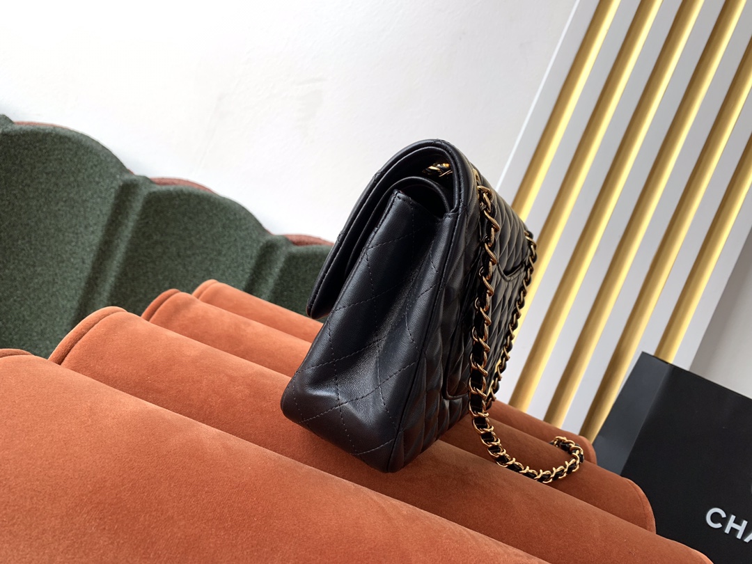 シャネル 11.12 クラシック ハンドバッグ「Flap Bag」