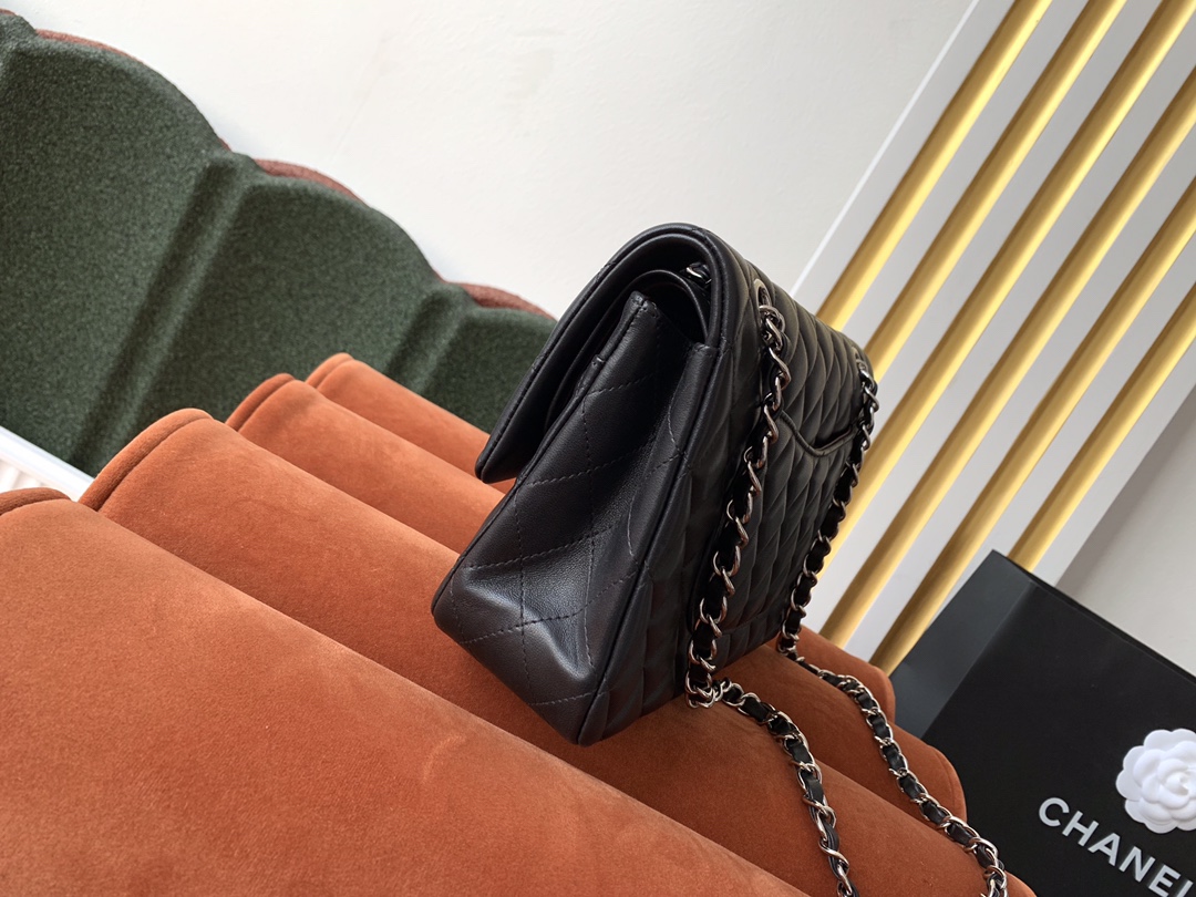 シャネル 11.12 クラシック ハンドバッグ「Flap Bag」
