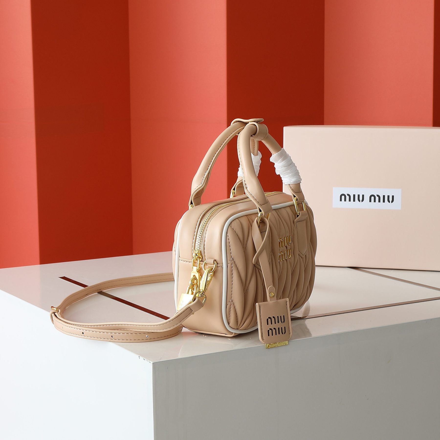 ミュウミュウ アルカディ マテラッセレザー スモールバッグ「Arcadie Bag」