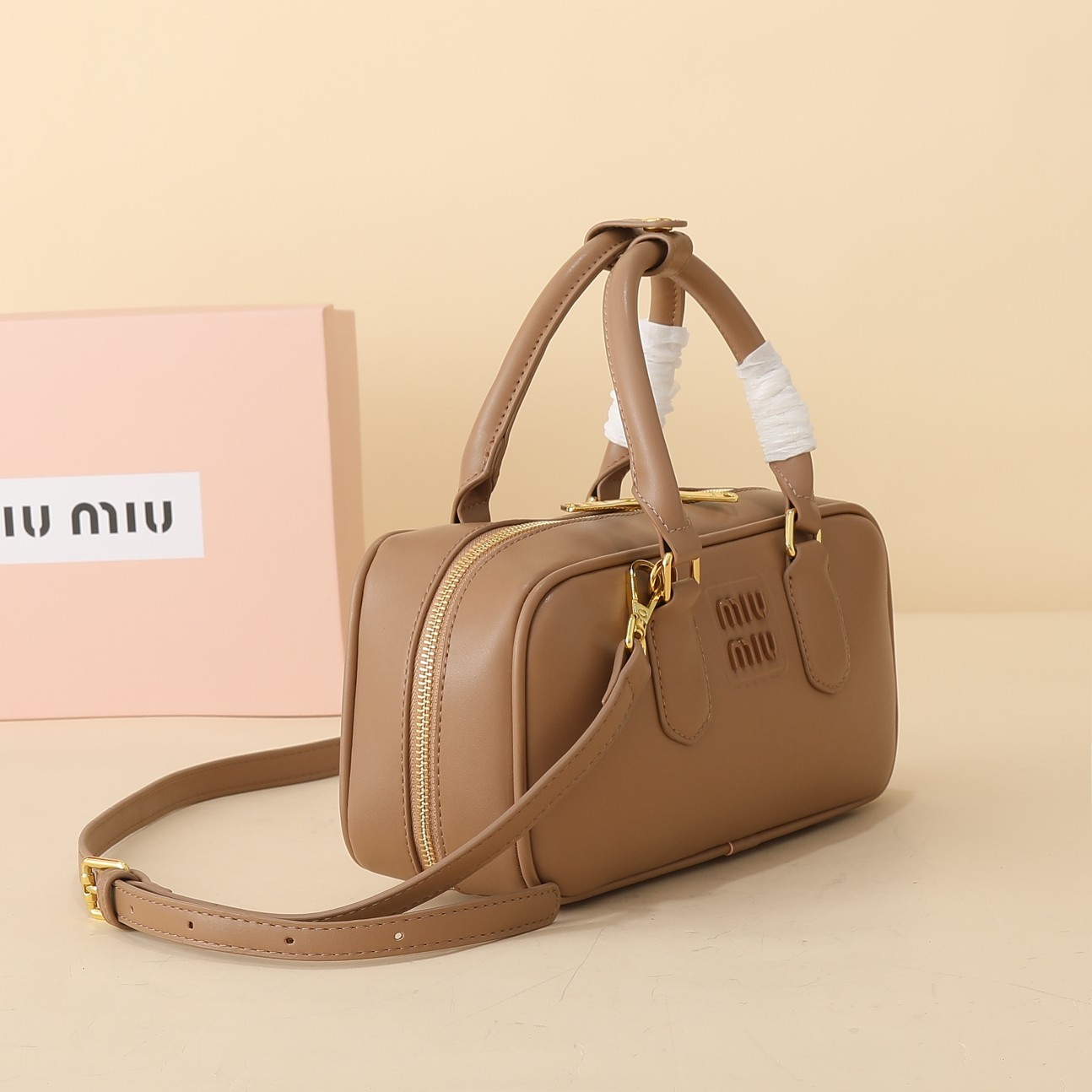 ミュウミュウ アルカディ レザー ラージバッグ「Arcadie Bag」