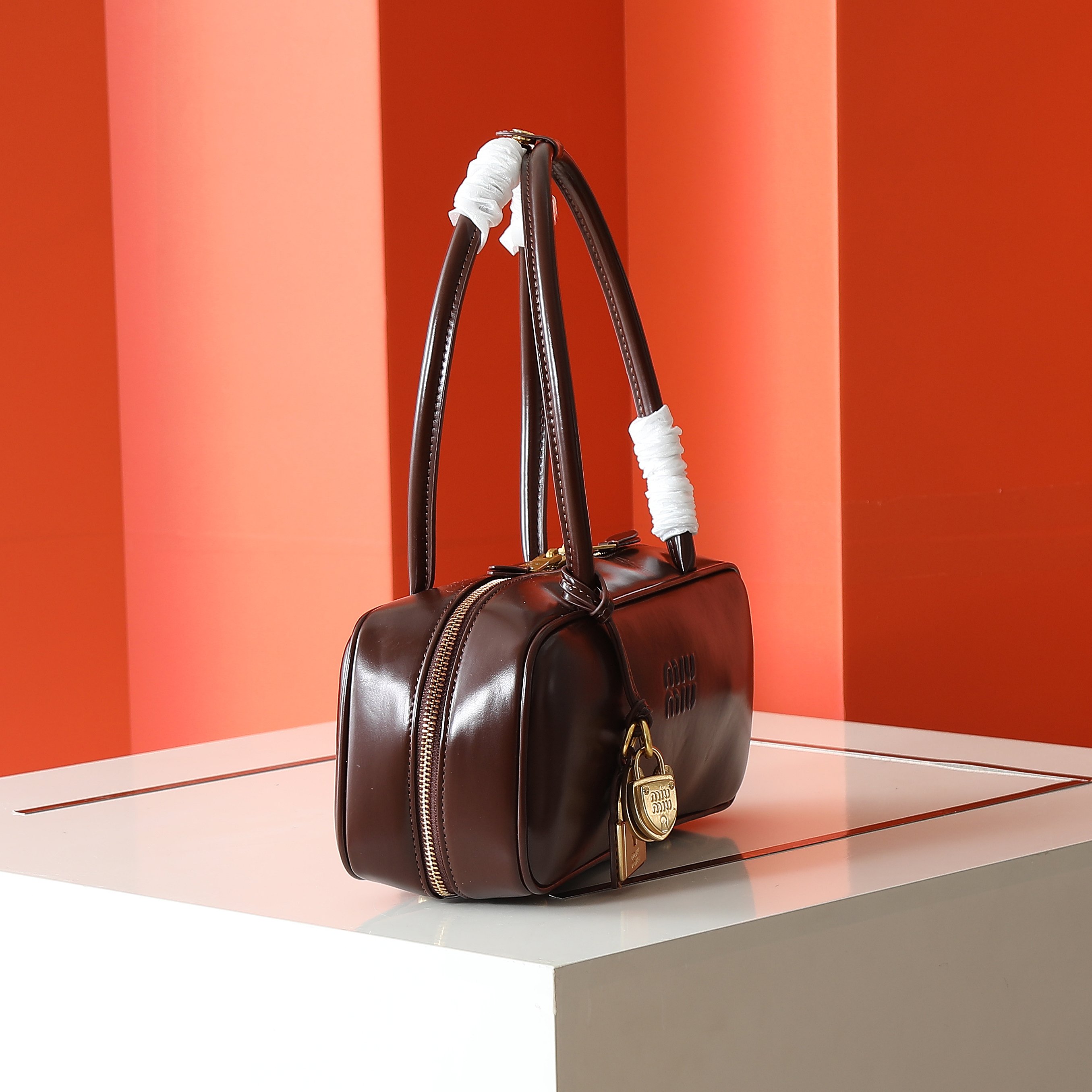 ミュウミュウ ボー レザー スモールバッグ「Beau Bag」