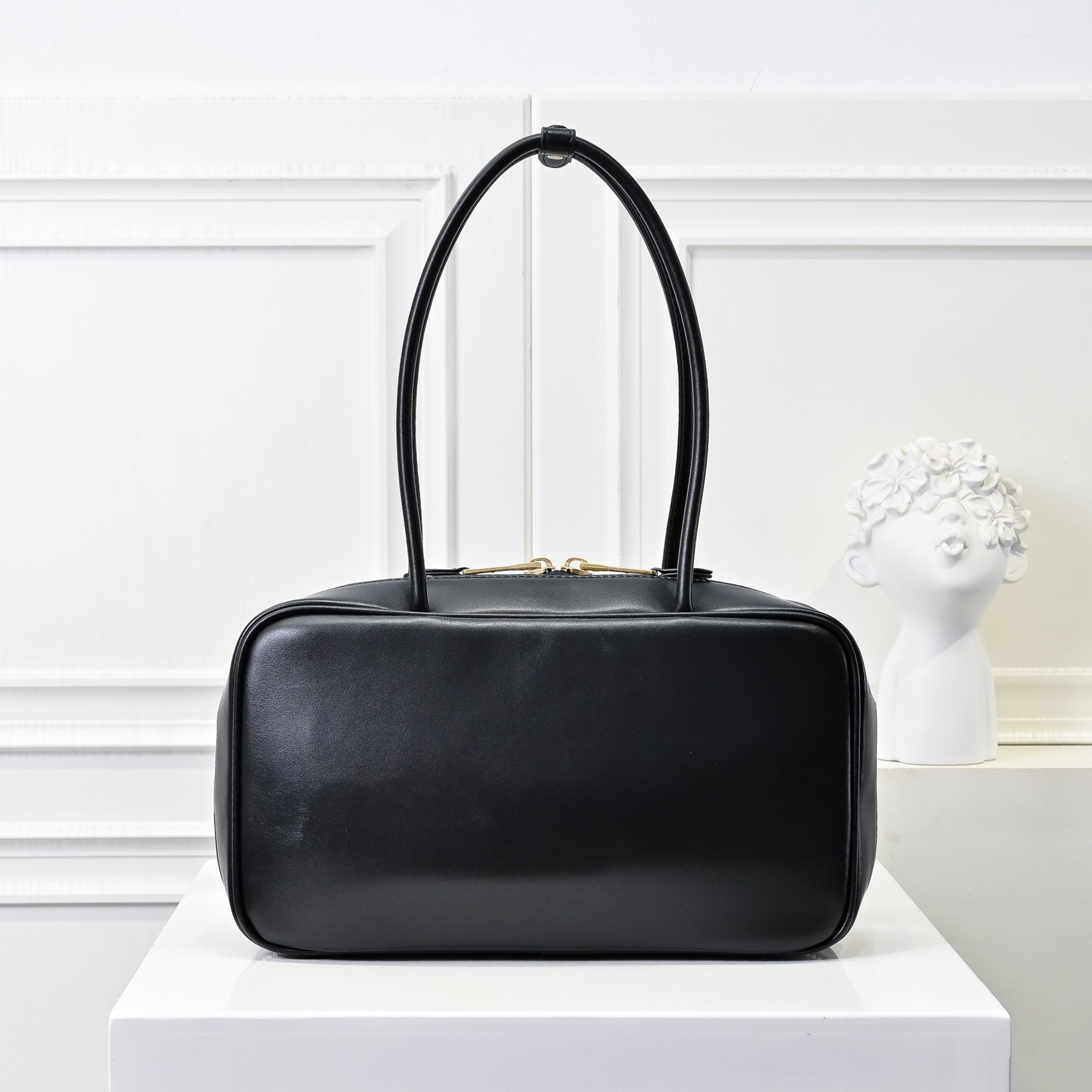 ミュウミュウ ボー レザー ミディアムバッグ「Beau Bag」