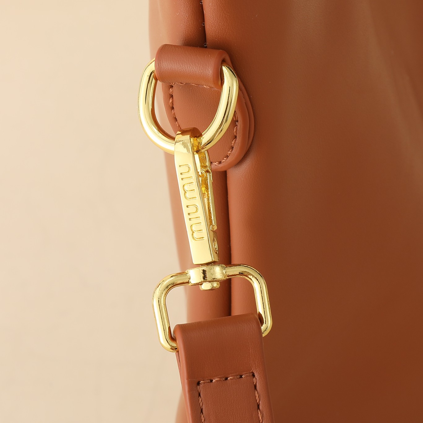 ミュウミュウ アイビー レザー レギュラーバッグ「Ivy Bag」