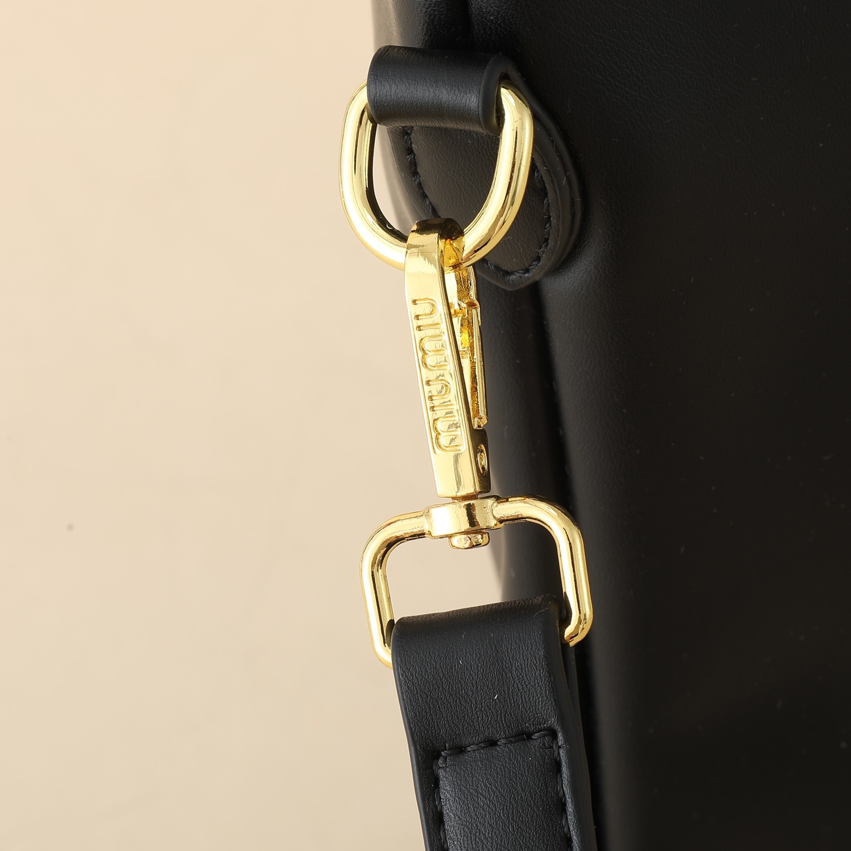 ミュウミュウ アイビー レザー レギュラーバッグ「Ivy Bag」