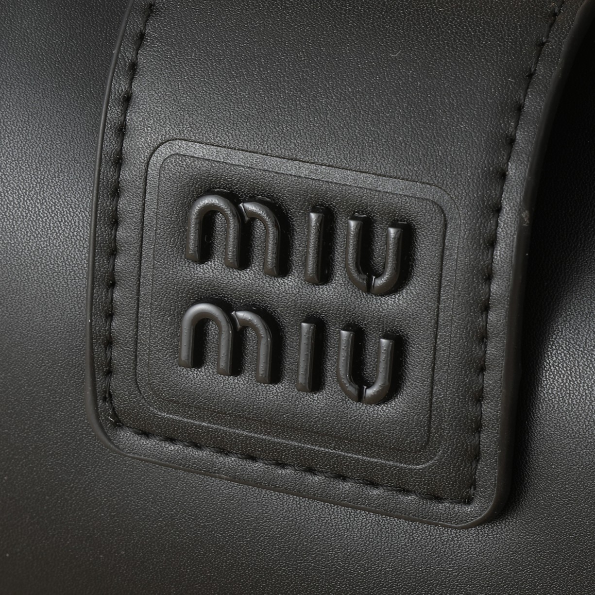 ミュウミュウ アバンチュール 三日月 レザーバッグ「Aventure Bag」