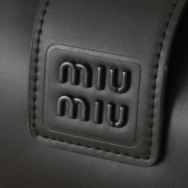 ミュウミュウ アバンチュール 三日月 レザーバッグ「Aventure Bag」