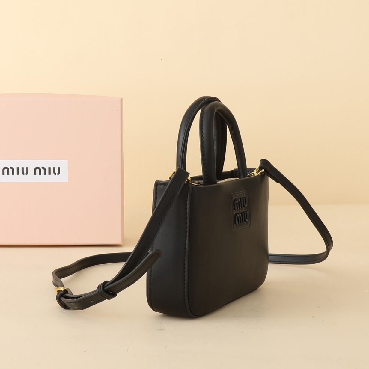 ミュウミュウ アルカディ トップハンドルバッグ「Arcadie Bag」