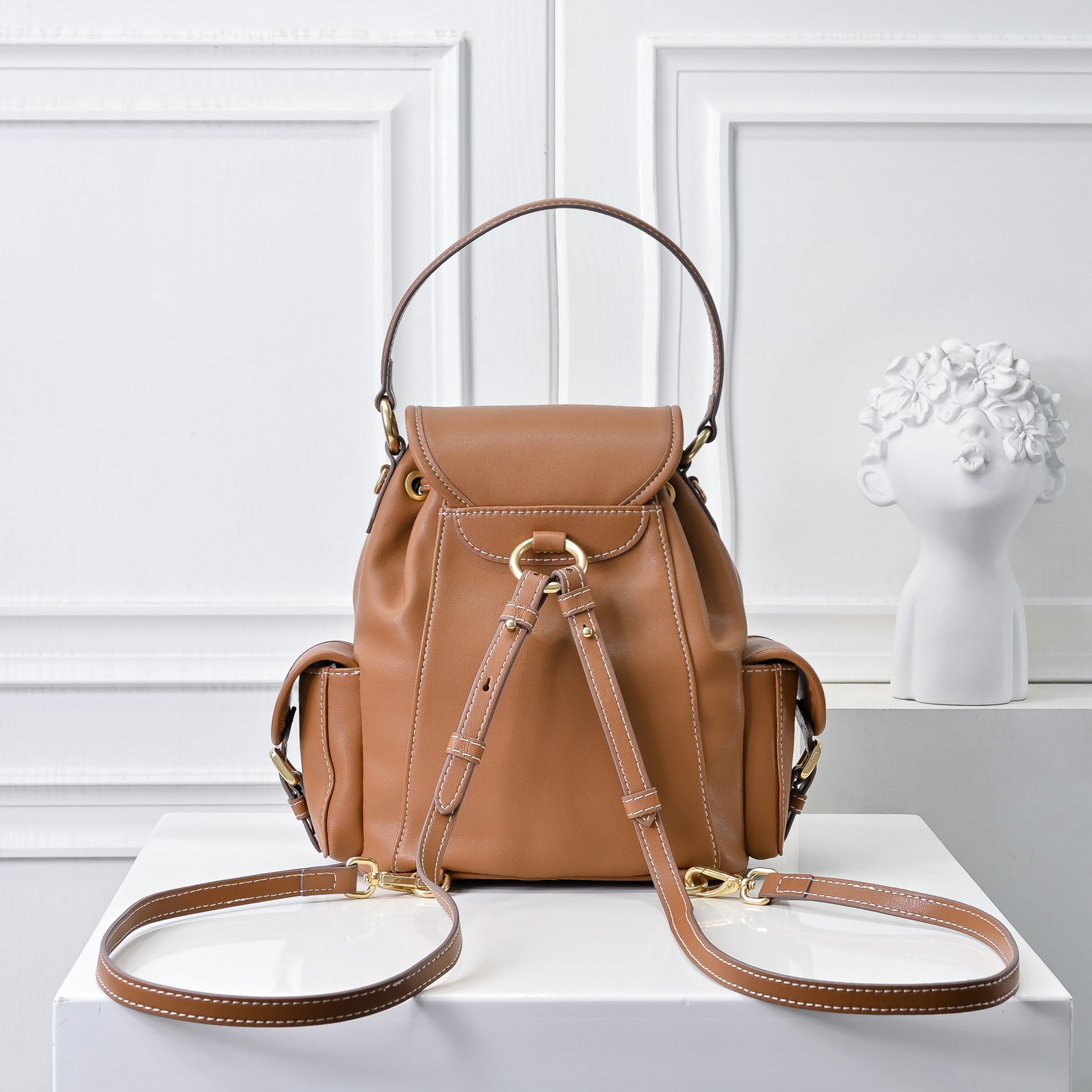 ミュウミュウ アルカディ レザー ミディアムバックパック「Arcadie Bag」