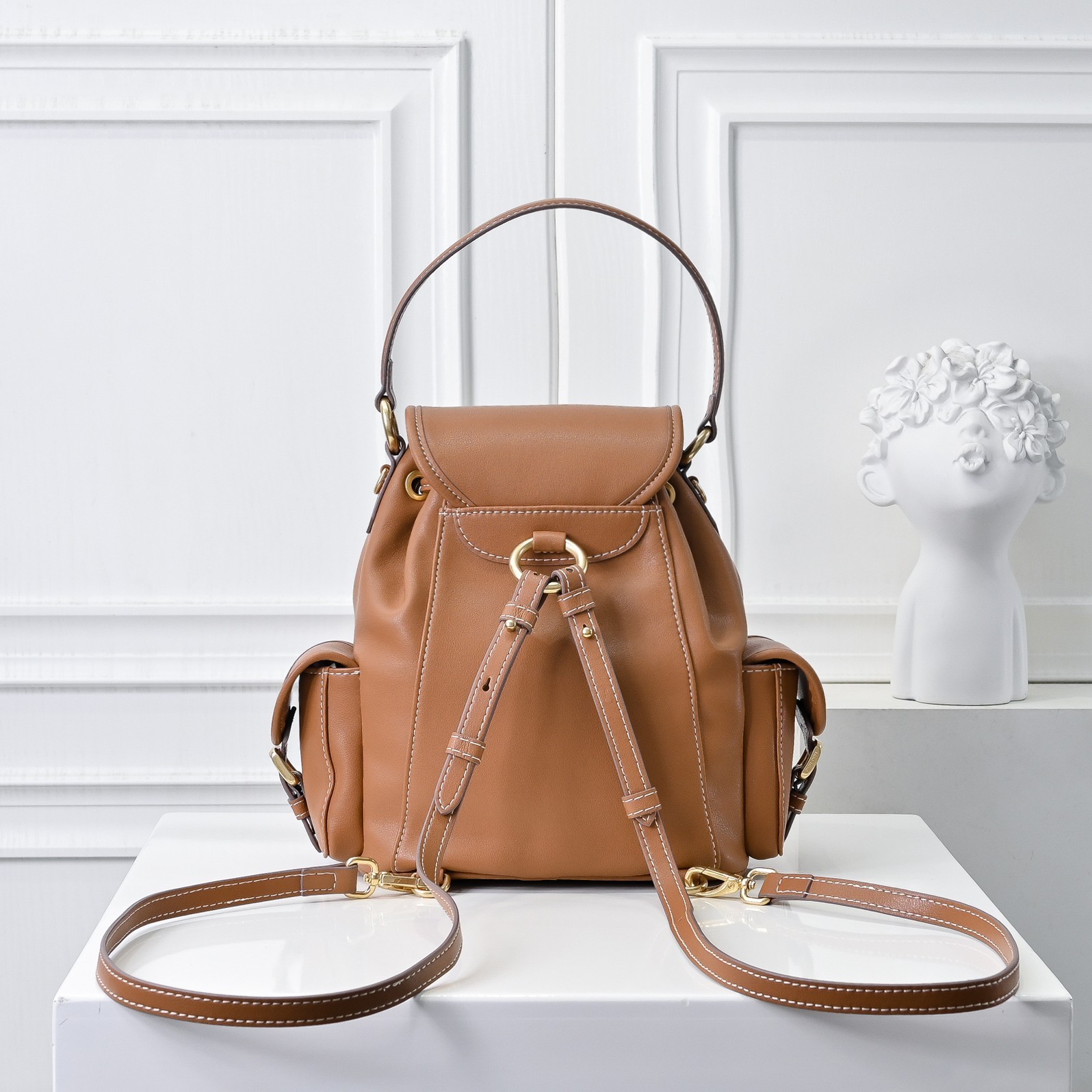 ミュウミュウ アルカディ レザー ミディアムバックパック「Arcadie Bag」