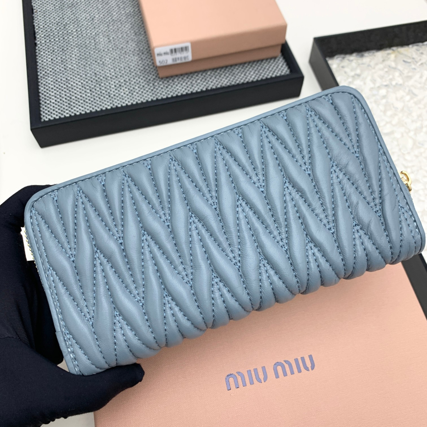 ミュウミュウ ラージ マトラッセ ナッパレザー ウォレット「Matelassé Wallet」